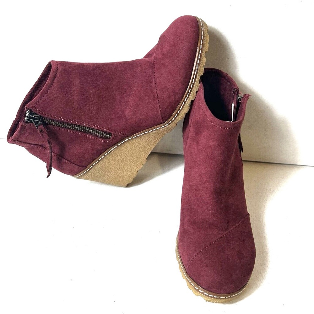 Tom’s Burgundy wedge heeled bootie size 10